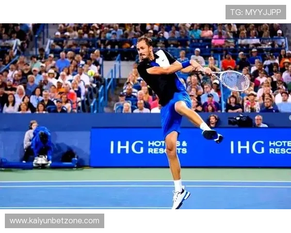 网球赛季最新动态揭晓顶尖球员精彩对决瞬间回顾